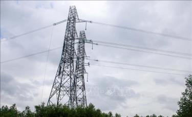 Những trụ cột cuối cùng của đường dây 500kV mạch 3 đoạn qua Đà Nẵng đang được khẩn trương thi công.