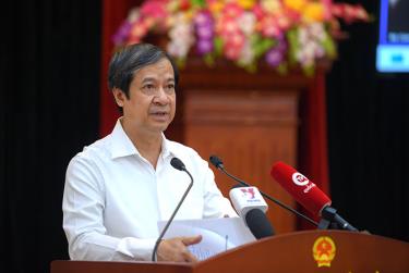 Bộ trưởng Nguyễn Kim Sơn cho rằng nguyên nhân khiến một số không nhỏ nhà giáo bỏ việc là do môi trường làm việc.