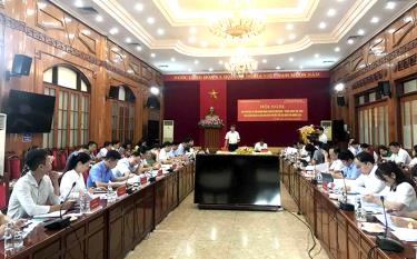 Đồng chí Trần Huy Tuấn - Phó Bí thư Tỉnh ủy, Chủ tịch UBND tỉnh, Trưởng Ban Chỉ đạo Lễ đón nhận Bằng UNESCO ghi danh “Nghệ thuật xòe Thái” vào danh sách Di sản văn hóa phi vật thể đại diện của nhân loại phát biểu tại dafabet dang nhap nghị.