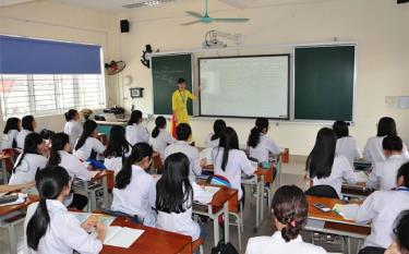 Các trường THPT trên địa bàn tỉnh chuẩn bị tốt các điều kiện về cơ sở vật chất trang thiết bị, đội ngũ, đảm bảo cho việc triển khai Chương trình link dafabet phổ thông 2018 đối với lớp 10. Trong ảnh: Giờ học ứng dụng công nghệ thông tin của cô và trò Trường THPT Chuyên Nguyễn Tất Thành, thành phố Yên Bái.