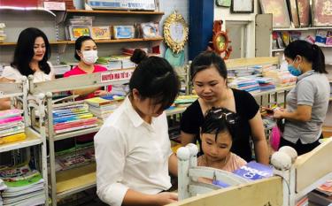 Các phụ huynh trên địa bàn thành phố Yên Bái thường chọn mua dụng cụ link dafabet tập cho con em là hàng do Việt Nam sản xuất.
