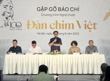 Chủ tịch Hội Nhạc sĩ Việt Nam Nguyễn Đức Trịnh giới thiệu chương trình nghệ thuật 