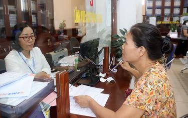 Công chức UBND quận Hà Đông, Hà Nội tiếp nhận giải quyết hồ sơ hành chính