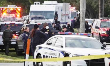 Cảnh sát phong tỏa hiện trường vụ nghi phạm ấu dâm sát hại 2 đặc vụ FBI tại Florida, năm 2021.