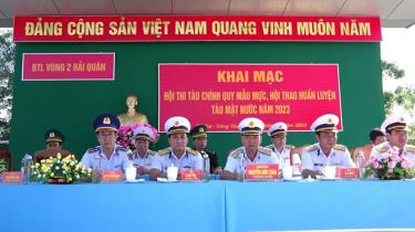 Các đại biểu dự khai mạc Hội thi, Hội thao.