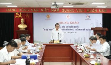 Hội đồng Chung khảo thực hiện công tác xét Giải.