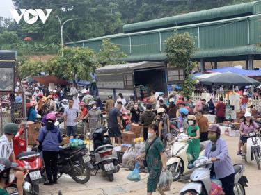 Chợ phiên ngày rằm tháng Bảy tại Cao Bằng nhộn nhịp không kém ngày chợ Tết Nguyên đán