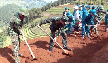 Tham gia các hoạt động cùng dân góp phần giúp Ban Chỉ huy Quân sự huyện Trạm Tấu nắm tình hình địa bàn, kịp thời phát hiện đối tượng tuyên truyền tà đạo, đạo lạ.