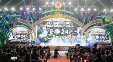 Khai mạc Festival 100 năm dừa sáp Trà Vinh tại huyện Cầu Kè.