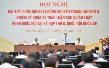 Phó Chủ tịch Quốc hội Nguyễn Khắc Định điều hành phiên họp.