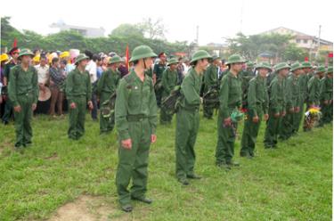 Các tân binh trước giờ lên đường.