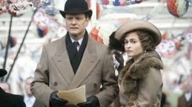 Colin Firth với vai Vua George VI (trái) và Helena Bonham Carter vai Nữ hoàng Elizabeth.