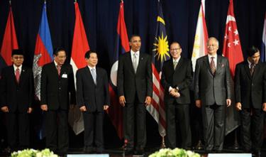 Tổng thống Mỹ và lãnh đạo các nước ASEAN trong hội nghị thượng đỉnh tại New York hôm 24/9.