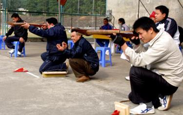 Yên Bái có rất nhiều địa phương có thế mạnh về môn này nhưng hiện chỉ có duy nhất Câu lạc bộ Bắn nỏ của xã Yên Thắng (Lục Yên) luyện tập thường xuyên.