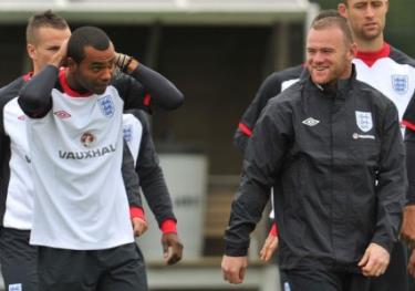 Rooney và các đồng đội đã sẵn sàng cho màn ăn mừng thắng lợi sớm ở VL Euro 2012.