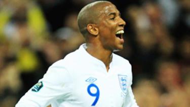 Ashley Young đã ghi bàn thắng duy nhất giúp đội tuyển Anh giành trọn vẹn 3 điểm trước xứ Wales.