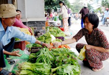 Tiền lương chưa đảm bảo được nhu cầu tối thiểu của người hưởng lương.