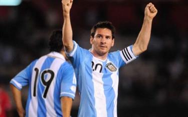 Đội trưởng L. Messi thi đấu xuất sắc và có bàn thắng ấn định tỷ số.
