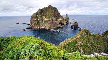 Đảo Dokdo/Takeshima đang được cả Nhật Bản và Hàn Quốc tuyên bố chủ quyền.