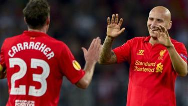 Jonjo Shelvey có cú đúp giúp Liverpool giành chiến thắng.