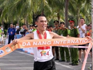 Vận động viên về nhất nội dung chạy Marathon.