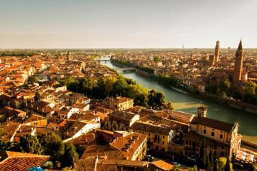 Thành phố Verona xinh đẹp và cổ kính nằm ở vùng Veneto, miền bắc nước Italy
