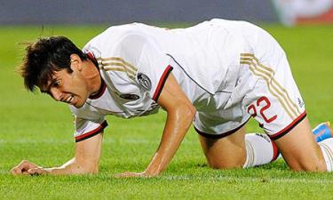 Kaka sẽ không nhận lương ở Milan trong vòng 1 tháng