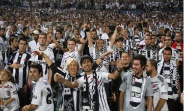 CĐV Besiktas trước trận đấu
