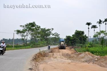 Thi công gói thầu số 8 đoạn qua xã Minh Quân.