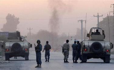 Lực lượng an ninh Afghanistan tại hiện trường một vụ đánh bom.