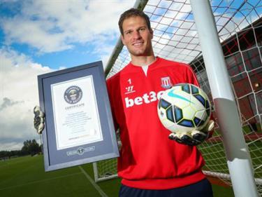 Begovic lập kỷ lục Guinness