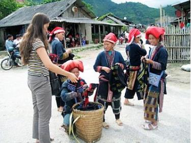 Sở VHTTDL Lào Cai thiết lập đường dây nóng tiếp nhận phản hồi của du khách.
