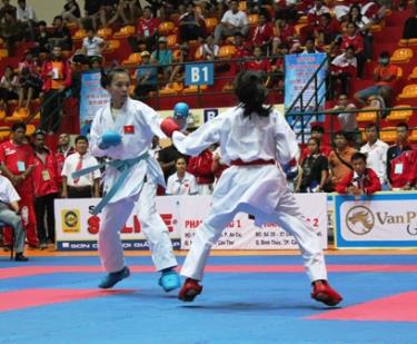 Trần Thị Khánh Vy mang về tấm Huy chương đồng đầu tiên cho đoàn karatedo Việt Nam.
