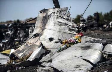Một mảnh vỡ của máy bay MH17 tại Ukraine.
