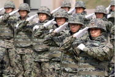 Quân nhân Hàn Quốc trong một buổi lễ.