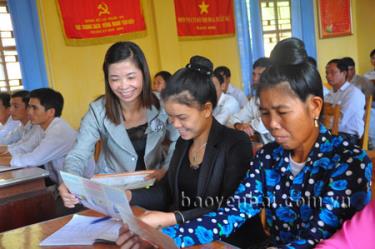 Đảng viên xã Nghĩa An, thị xã Nghĩa Lộ học tập, quán triệt các chủ trương đường lối của Đảng, chính sách, pháp luật của Nhà nước.
