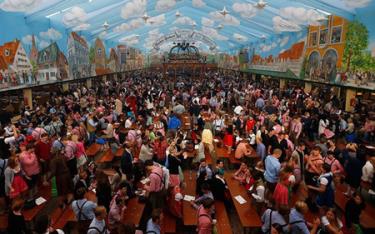 Không khí náo nhiệt tại lễ hội bia Oktoberfest.