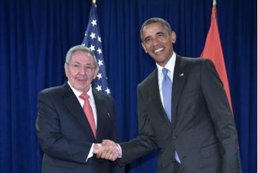 Chủ tịch Cuba Raul castro gặp Tổng thống Mỹ Barack Obama, ngày 29/9 bên lề Đại hội đồng Liên hợp quốc khóa 70.