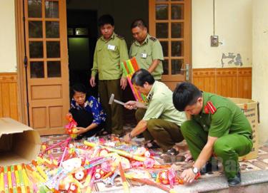 Đội QLLT số 6 tiêu hủy dafabet khuyến mãi mặt hàng đồ chơi không rõ nguồn gốc.
