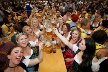 Lễ hội bia Oktoberfest lần thứ 184 đã khai mạc ở thành phố Munich.