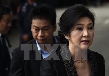 Cựu Thủ tướng Thái Lan Yingluck Shinawatra (phải) tại Tòa án tối cao ở thủ đô Bangkok ngày 1/8.