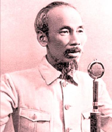 Chủ tịch Hồ Chí Minh đọc Tuyên ngôn độc lập tại Quảng trường Ba Đình ngày 2/9/1945.