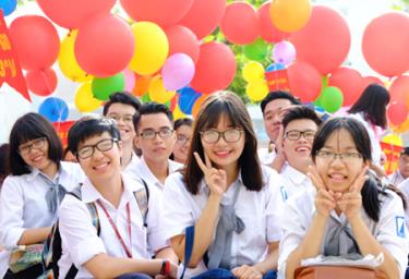 Học sinh Hà Nội dự lễ khai giảng năm học 2015-2016.