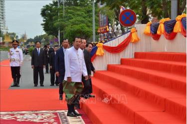 Chủ tịch đảng CPP, Thủ tướng Chính phủ nhiệm kỳ VI, nghị sỹ Quốc hội khóa VI Samdech Hun Sen đến tham dự phiên khai mạc Quốc hội khóa VI.