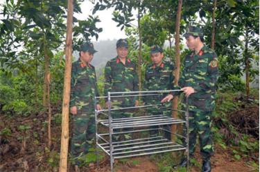 Hướng dẫn sử dụng sáng kiến “Giá chia cơm cơ động” trong hoạt động ăn, ở dã ngoại.