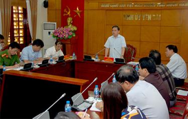 Đồng chí Phó Bí thư Thường trực Tỉnh ủy Dương Văn Thống phát biểu kết luận cuộc giao ban