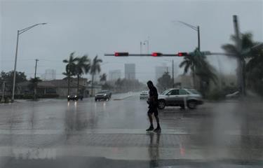 Bão Dorian đổ bộ gây mưa lớn tại Fort Lauderdale, bang Florida, Mỹ ngày 2/9/2019.