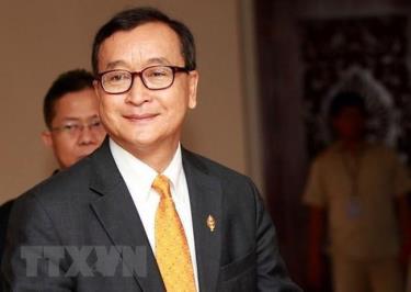 Ông Sam Rainsy tới dự phiên họp toàn thể Quốc hội Campuchia ở thủ đô Phnom Penh ngày 9/4/2015.