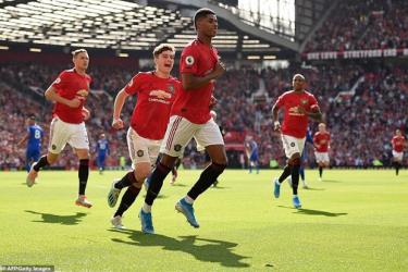 Rashford mang chiến thắng về cho Manchester United.
