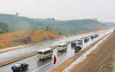 Hạ tầng giao thông được đầu tư, đáp ứng tốt nhu cầu phát triển kinh tế - xã hội của tỉnh trong tương lai.
